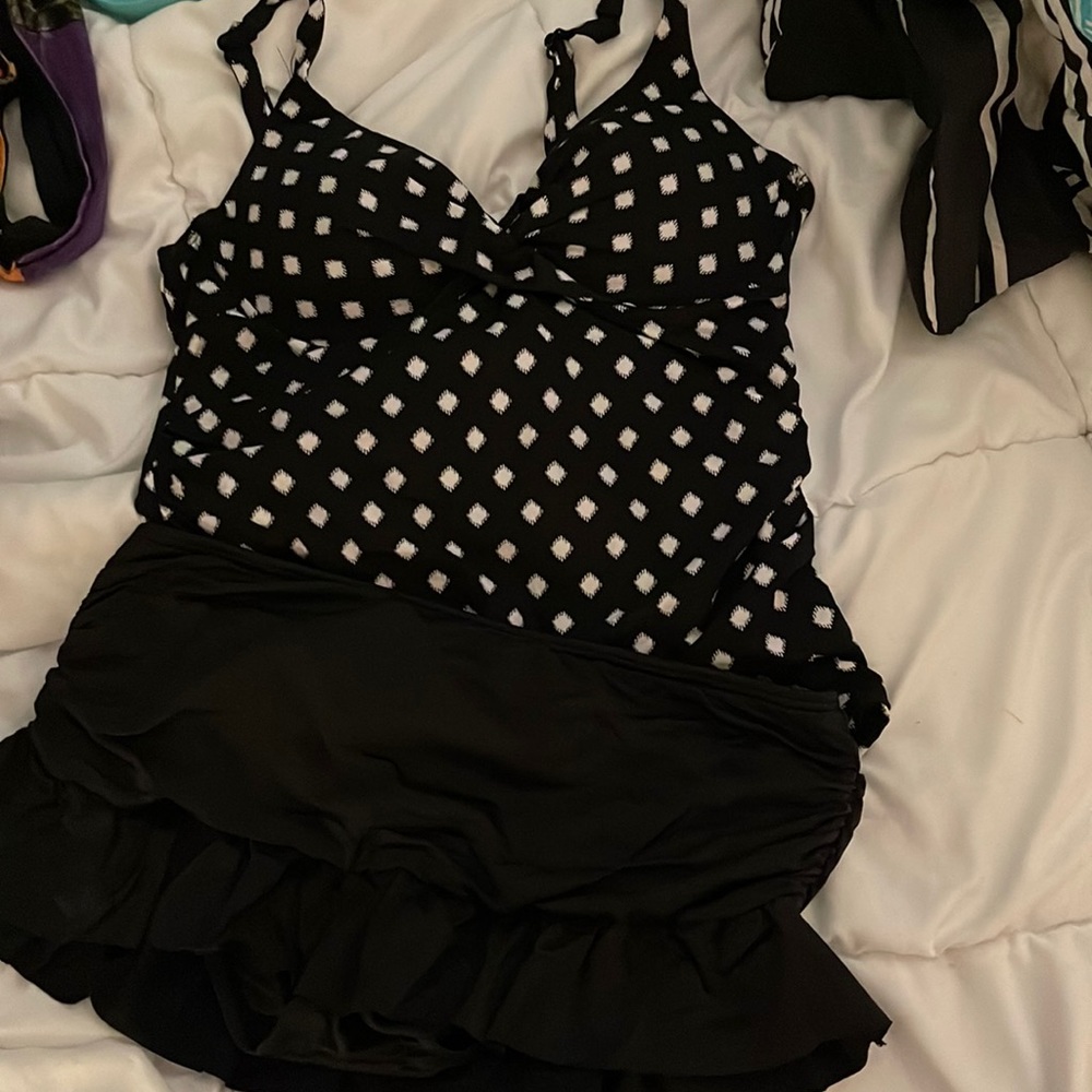 Black and white swim suit set